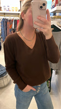 Rose & Crown V-Neck Long Sleeve Cashmere Sweater