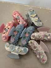 Flower Rhinestone Claw Clip