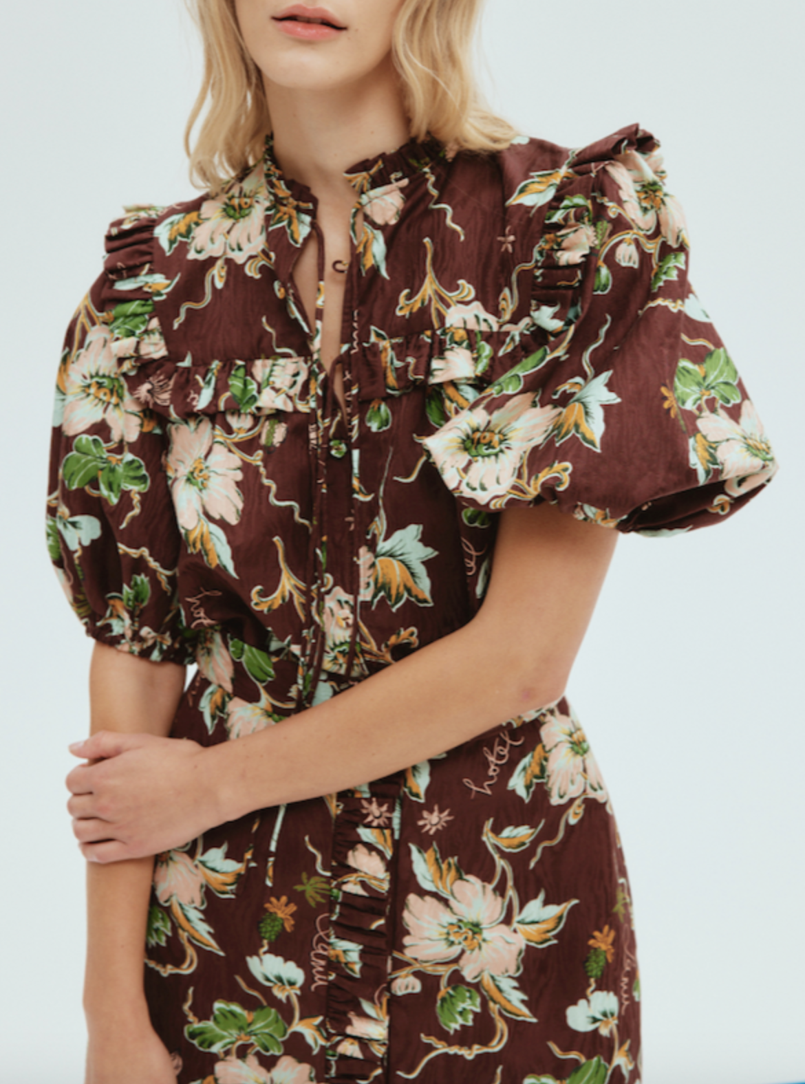シックスタイル フローラル タイバック リネンドレス by ALEMAIS ファイバーエスニックバックポイントロングドレス - VIKINI