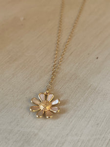 Short Gold Chain Necklace with Flower Pendant